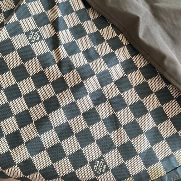 Original Louis Vuitton rain coat - Picture 11 of 14